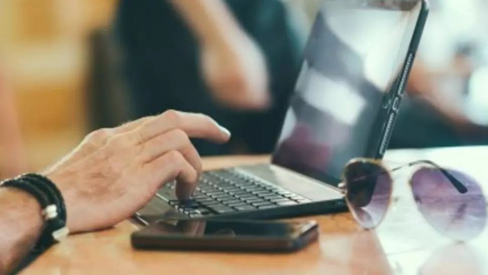 Profesor din Giurgiu, trimis în judecată pentru act sexual cu o elevă