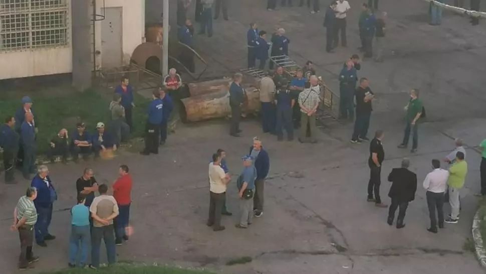 Protest spontan la Termocentrala Mintia, zeci de oameni își cer drepturile