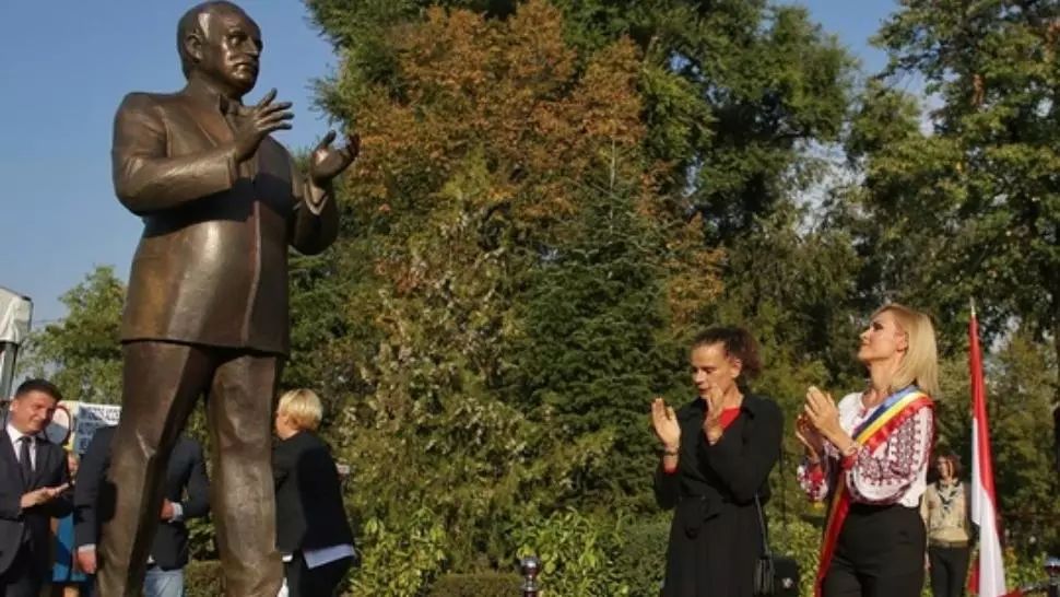 Inițiativă inedită: Primăria Generală, condusă de Gabriela Firea, propune bucureștenilor să adopte o statuie