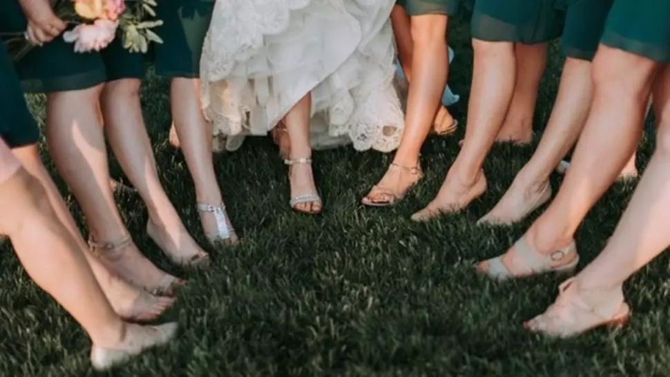 Cum porți sandalele la ținutele elegante? (P)