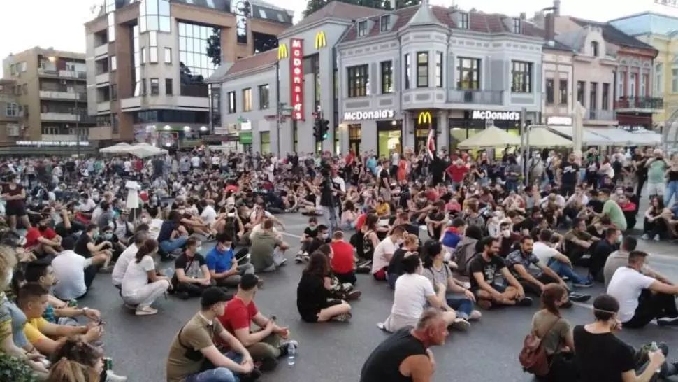 VIDEO Noi proteste la Belgrad și în alte orașe din Serbia, pe fondul crizei COVID