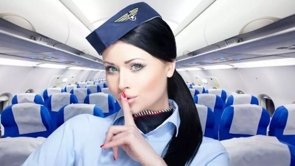 Secretele murdare ale meseriei, dezvăluite de însoţitorii de bord. Ce se întâmplă în aer