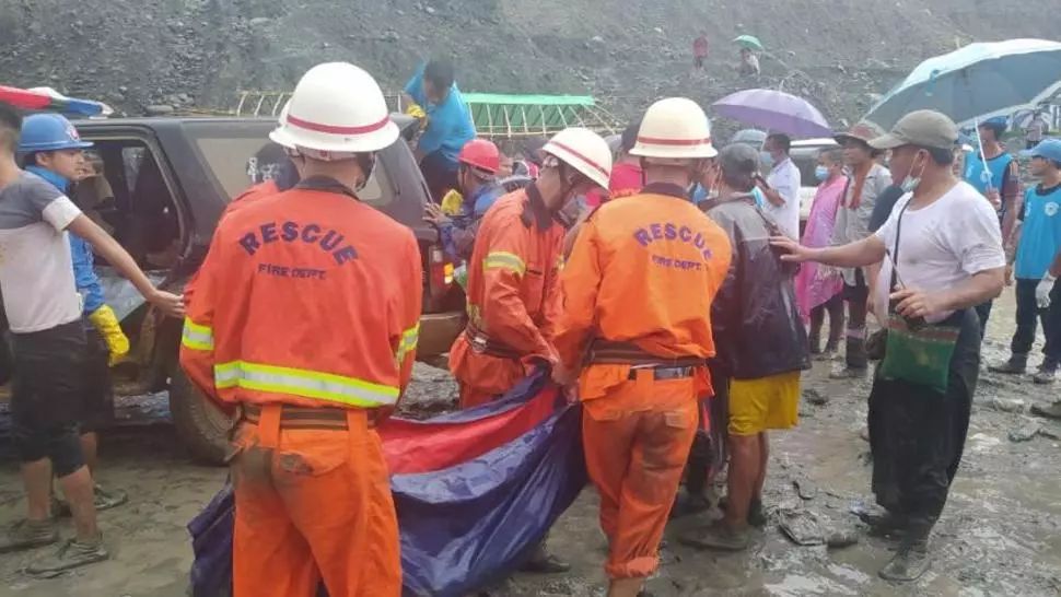 VIDEO Tragedie în Myanmar, cel puțin 110 căutători de jad au murit în urma unui alunecări de teren