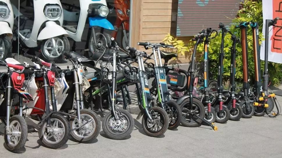 Reguli pentru cei care circulă cu trotineta electrică