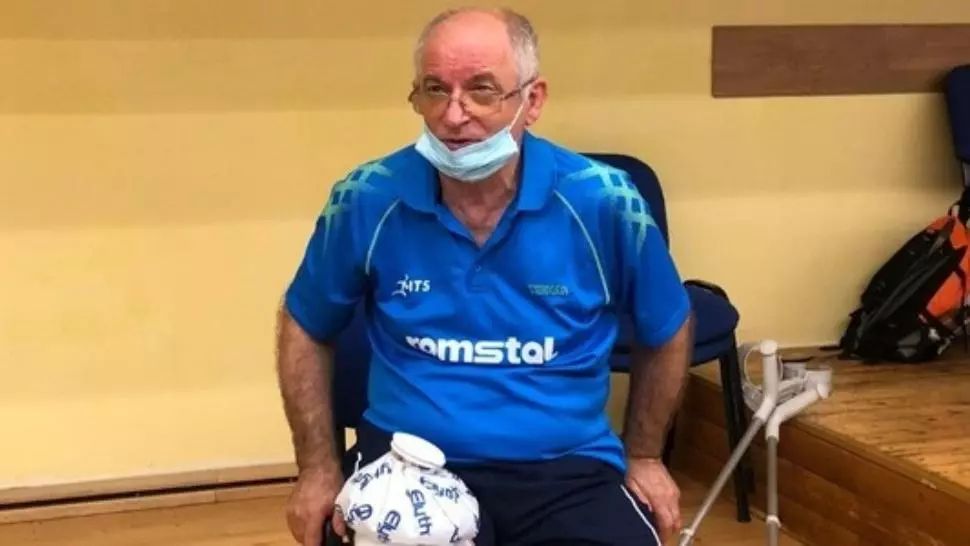 VIDEO | În cârje, în cantonament! Sacrificiul făcut de Viorel Filimon pentru a fi aproape de fetele sale