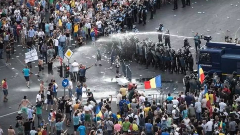 Jandarmii acuzați de violențe în Dosarul "10 august" pot scăpa nepedepsiți. După o nouă amânare, prescrierea faptelor este tot mai aproape - analiză DW