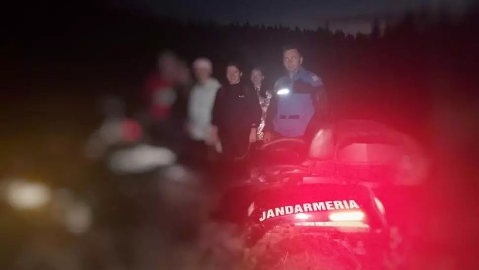Cinci fete din județul Iași, rătăcite pe munte, salvate de jandarmii și salvamontiștii harghiteni