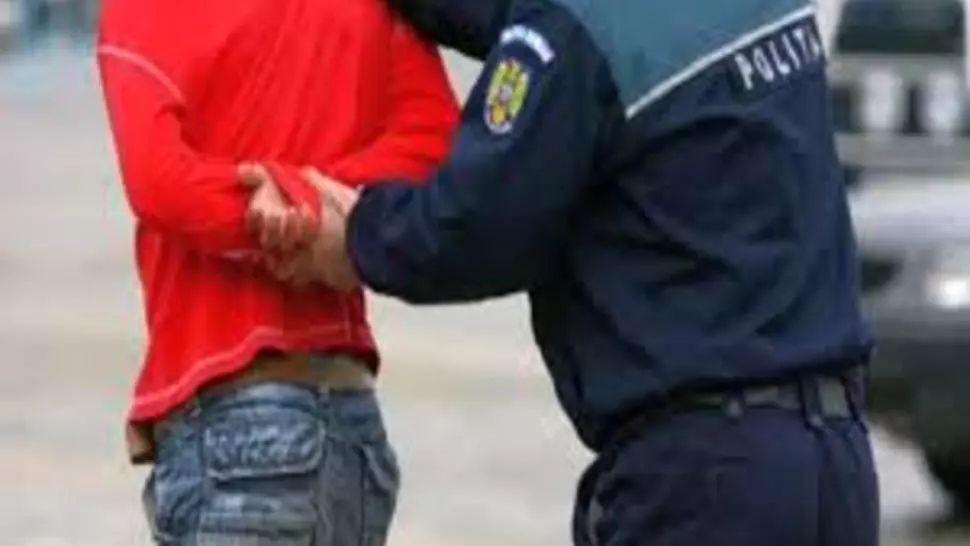 Bărbat, dat în urmărire internațională pentru că a agresat o femeie în Anglia, prins de polițiștii hunedoreni