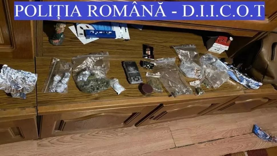 Doi clujeni, găsiți cu 25 grame de substanțe interzise, reținuți pentru 24 de ore