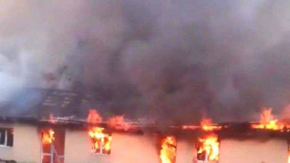 Sală de sport cuprinsă de flăcări în Argeș