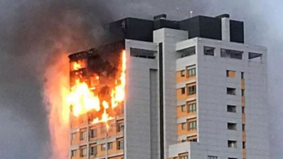 FOTO Incendiu de proporții într-un bloc din Madrid, produs de la un grătar aprins pe terasă