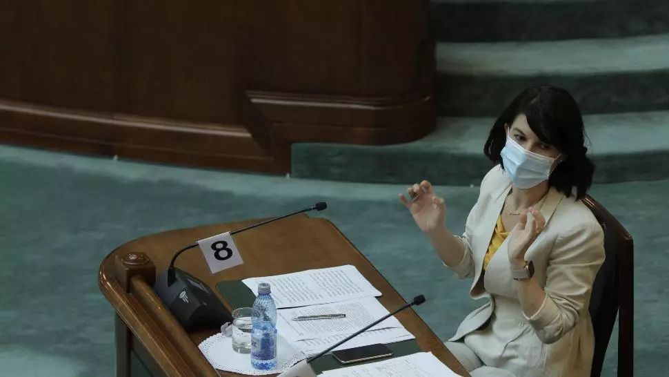 Violeta Alexandru continuă campania de digitalizare a Ministerului Muncii. CUM vine instituția în sprijinul viitorilor pensionari