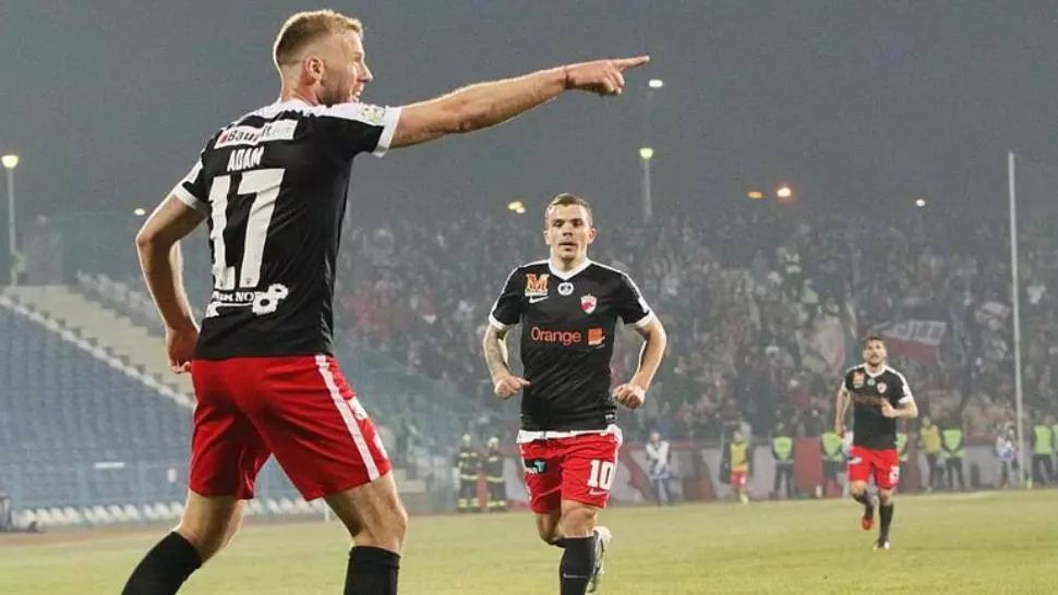 FOTO | Adam Nemec, tot mai aproape de Dinamo! Atacantul a făcut vizita medicală