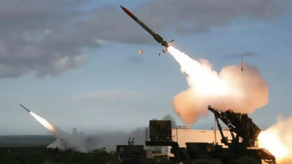 Primele rachete sol-aer PATRIOT au ajuns în România