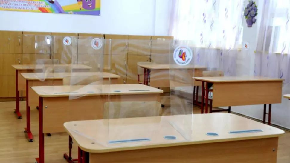 Inspector școlar: Unitățile școlare se pregătesc pentru toate cele trei scenarii. Care este situația în școlile din Capitală