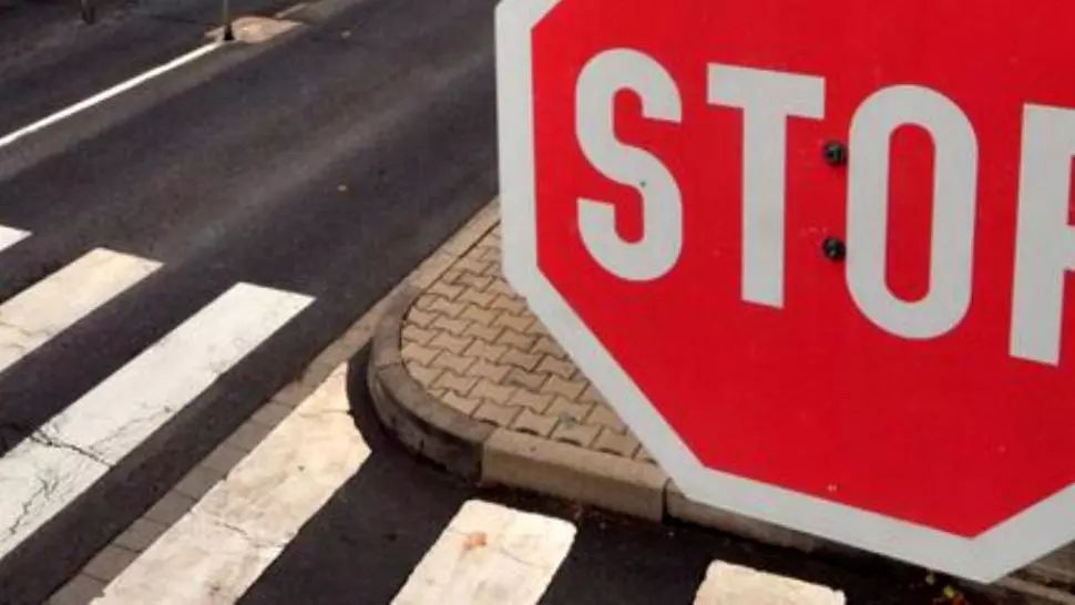 Bărbat accidentat pe trecerea de pietoni de o șoferiță începătoare, în Slatina