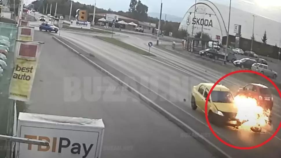 VIDEO - Grav accident - Un polițist, aruncat de pe motocicletă de către o șoferiță