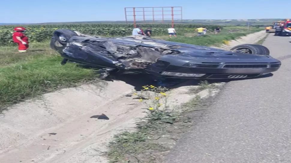 FOTO Accident teribil în Suceava. Patru persoane, dintre care doi copii, au ajuns la spital