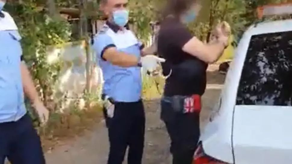 Urmărire ca în filme, un angajat de la Penitenciarul Mioveni n-a oprit la filtrul poliției