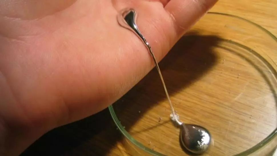 Aşa știi dacă ți s-au făcut farmece cu argint viu.  Cele două simptome la care trebuie să fii atent