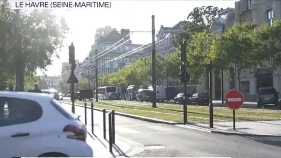 UPDATE Luare de ostatici într-o bancă din Franța. După câteva ore, atacatorul s-a predat, nimeni nu a fost rănit