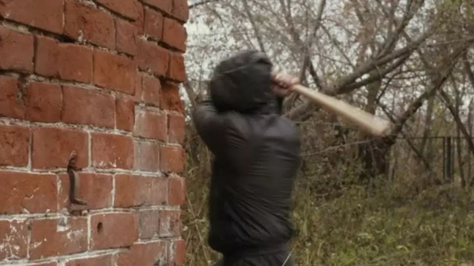 Scandal uriaș, într-o localitate din Sălaj: polițiști atacați cu bâte și pietre 