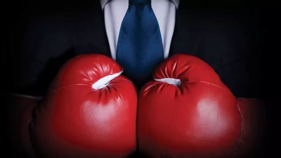 Muncitor bătut de un profesor universitar, pe o stradă din Iași