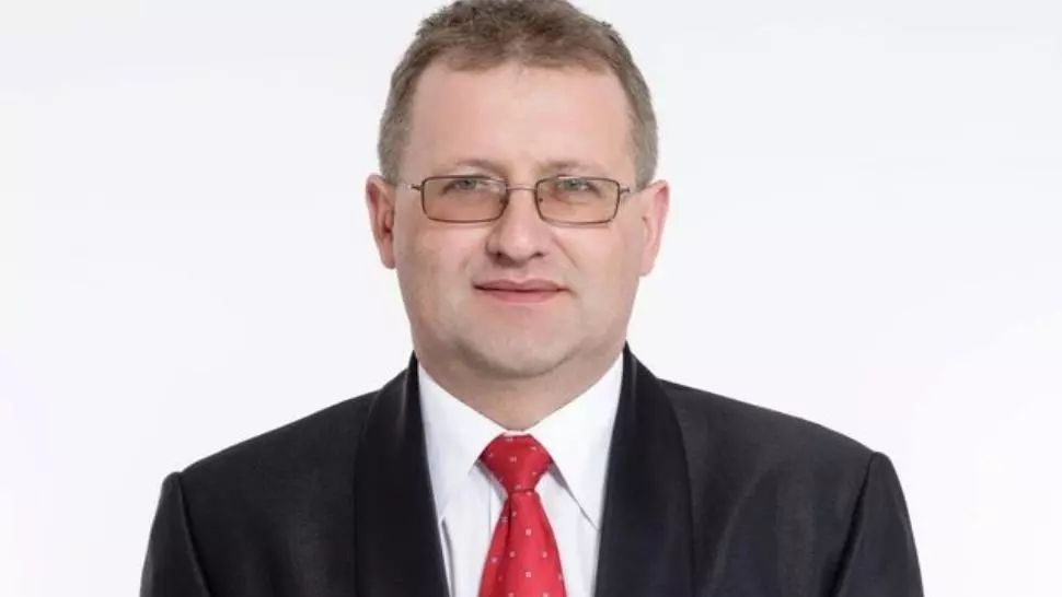 Un fost primar, condamnat pentru pornografie infantilă, candidează pentru un nou mandat
