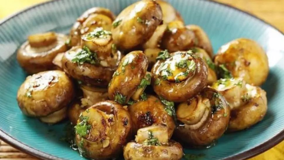 Aşa faci cele mai bune ciuperci cu usturoi. Ingredientul secret care dă tot gustul