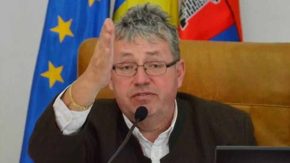 100% TU DECIZI! Pasztor Sandor, prins la pescuit în stare de urgență. Pe șeful CJ Bihor îl doare în cot de pandemie 