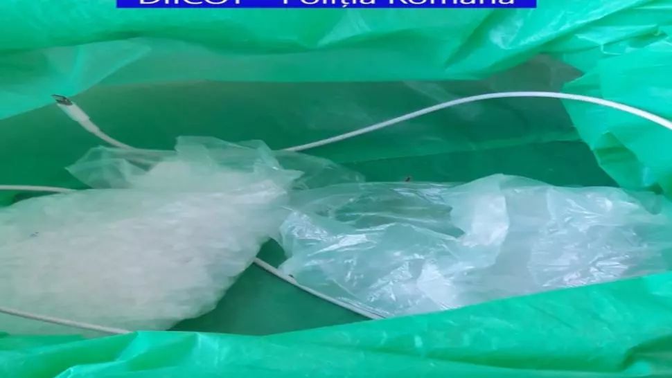 Trei tineri din Tulcea reținuți pentru trafic de droguri