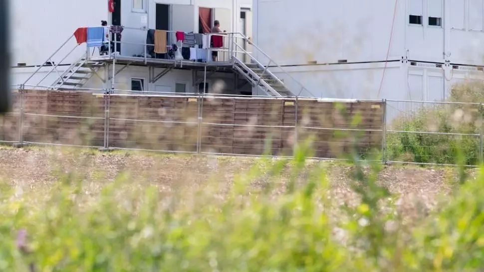 Alți sezonieri români au fost repatriați după testele negative COVID-19. Anunțul MAE despre starea celor rămași în Germania 