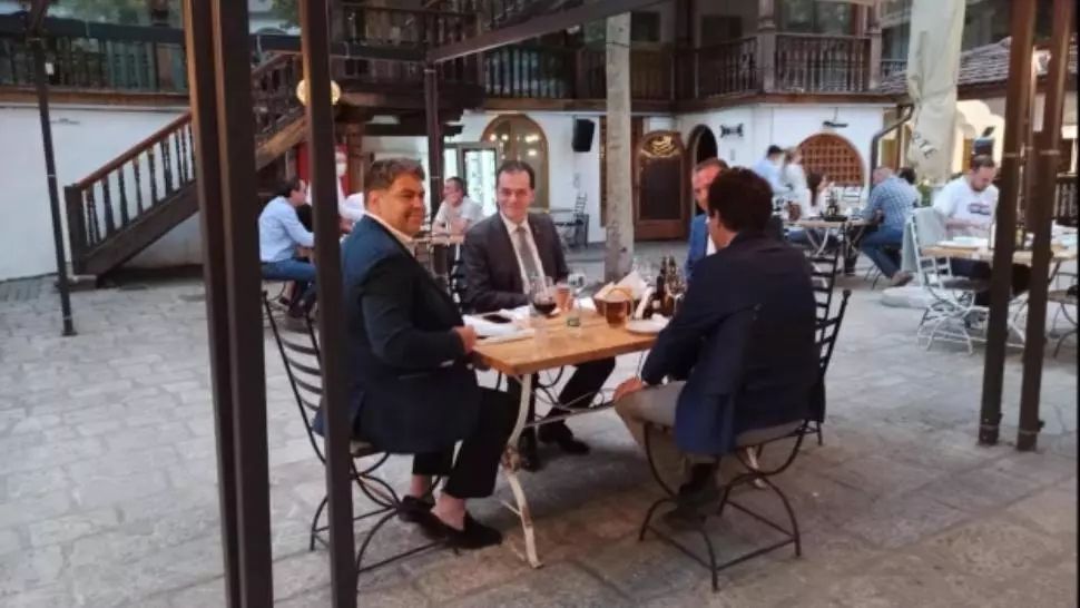 Ludovic Orban nu mai poate amâna redeschiderea restaurantelor: ”E un "must", o necesitate pentru că altfel riscăm să-i FALIMENTĂM pe mulţi”