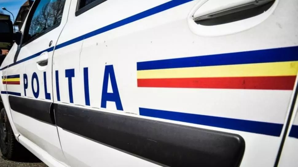 Una dintre adolescentele care au bătut cu bestialitate o fată de 13 ani, reținută 24 de ore