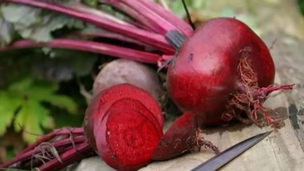 Ce se întâmplă în corpul tău dacă mănânci zilnic 100 g de sfeclă roşie
