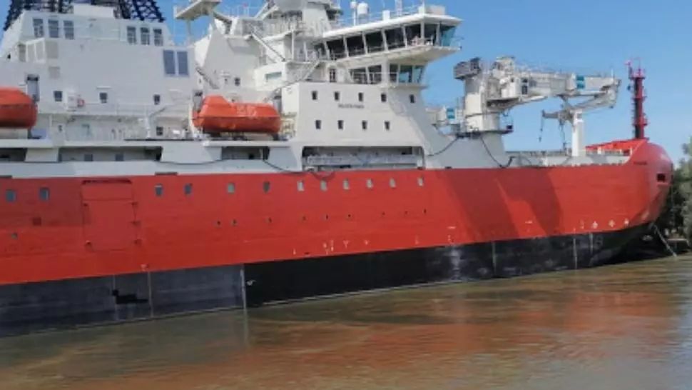 Spărgătorul de gheață de 2 miliarde de dolari construit de România pentru expediții în Antarctica A EȘUAT pe Dunăre