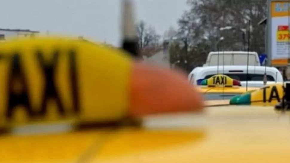 Scene șocante, în centrul Capitalei: taximetrist bătut până a rămas incoștient, pe stradă