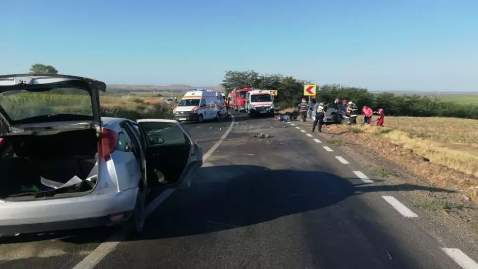 FOTO Accident grav în Tulcea. Patru persoane au fost rănite