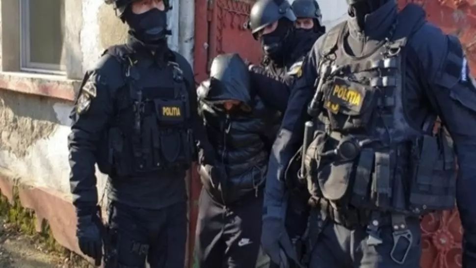 Liderul „Clanului Luptătorilor”, arestat pentru camătă și șantaj, alături de fostul patron de la Rapid