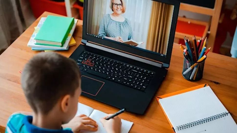 22 de unități școlare din Dâmbovița au trecut la scenariul roșu de învățare