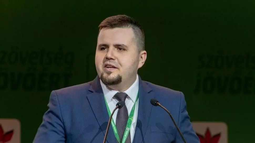 Încă un deputat prezent luni la moțiune are Covid-19. Parlamentarii UDMR, în izolare