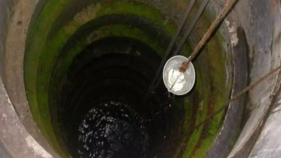 Sfârşit tragic pentru o bătrână din Constanța. A murit după ce a căzut într-o fântână