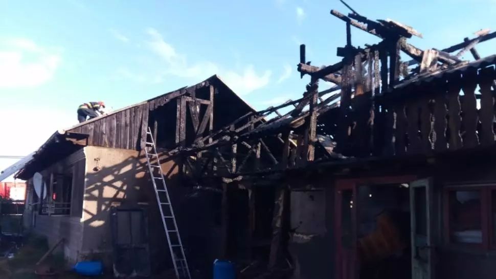 O țigară nestinsă i-a adus moartea unui bărbat din Neamț