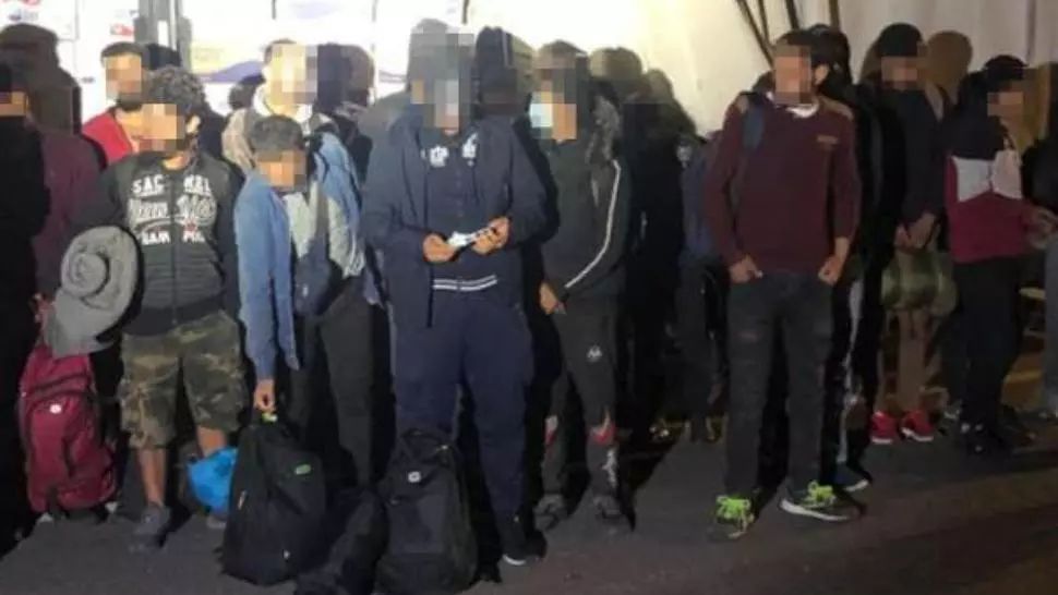 52 de migranți, prinși când voiau să treacă ilegal granița 