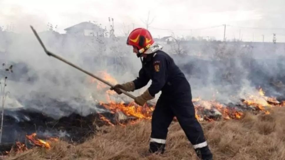 Polițist din Olt, mort în timp ce încerca să stingă focul de pe o miriște