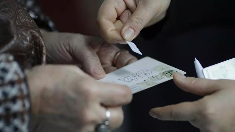 Situații atipice în cazul scrutinului de duminică: Secții în care n-a călcat niciun alegător versus candidați "de meserie"