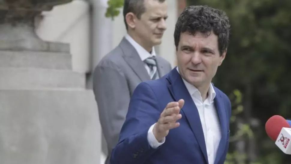 Nicușor Dan a votat alături de familie: ”Am votat cu sete. Am votat să scoatem din Primăria Capitalei o caracatiță de neamuri, prieteni, nași”