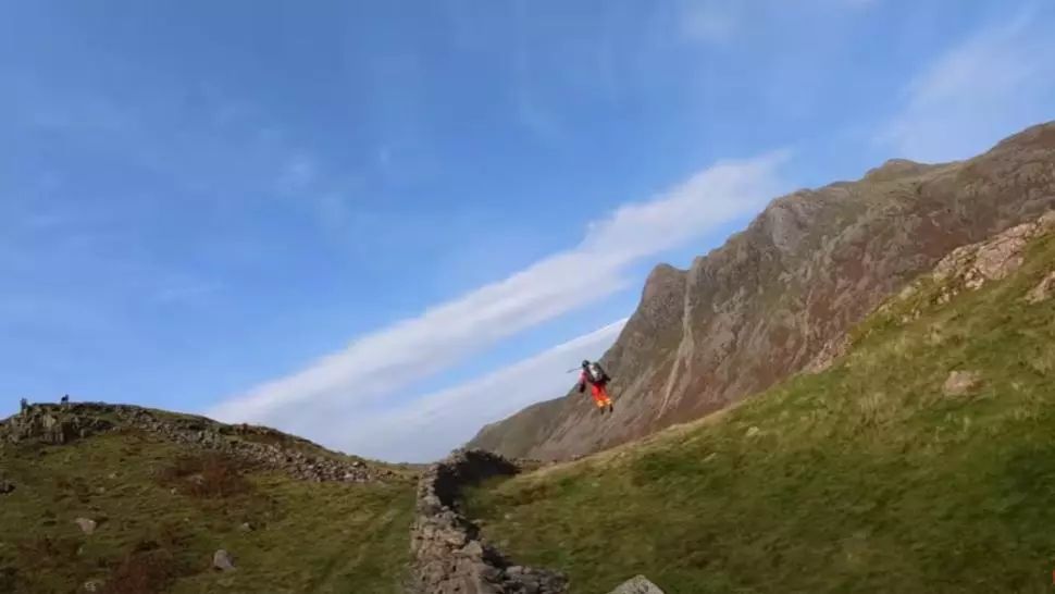 VIDEO|Paramedici zburători în costume speciale