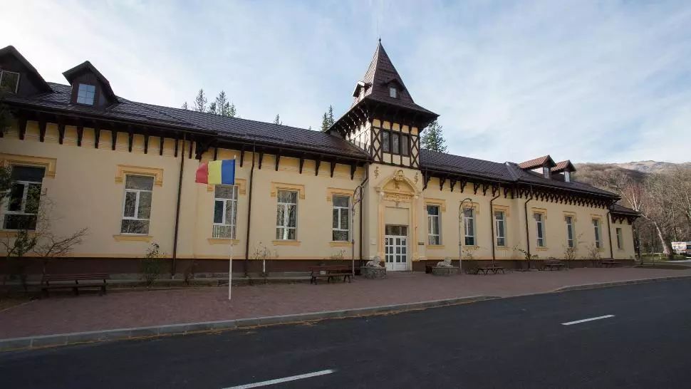 Covid-19 la spitalul din Sinaia. Activitatea mai multor secții, suspendată 14 zile