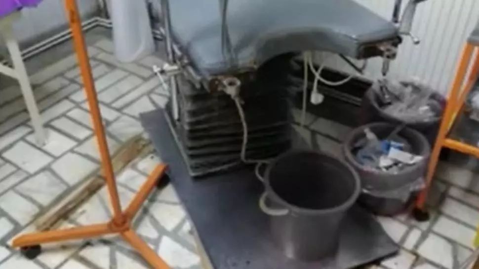 Mizerie de nedescris în cabinetul din Prahova unde o femeie a murit în urma unei întreruperi de sarcină. Medicul ginecolog, anchetat